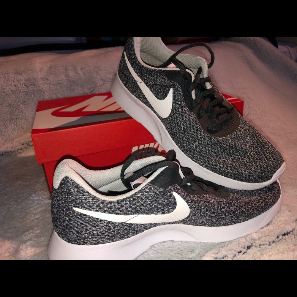 NIKE womens grey & white roshe’s